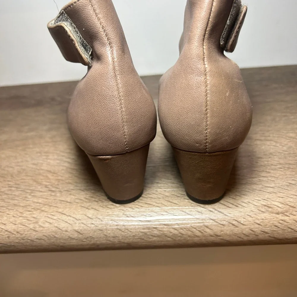 Sacha London Womens Vespa Taupe Tan Ankle Strap Office Leather Wedges Size 5.5